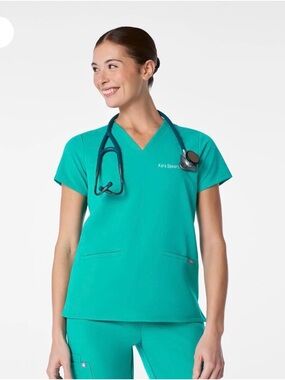 Figs Casma  V-Neck Scrub Top in lagoon -